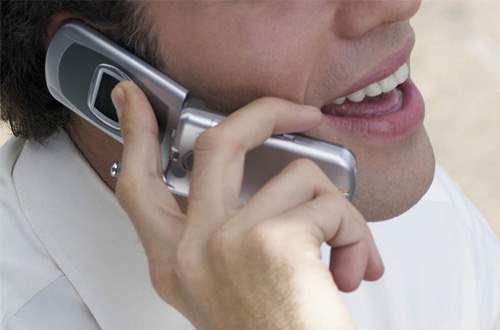 Cep Telefonu Baş Ağrısına Neden Olabiliyor