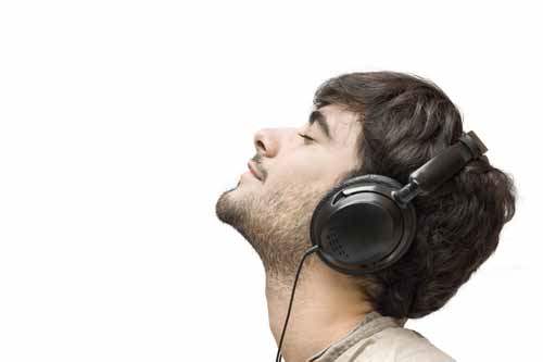 Kulaklıkla Müzik Dinlerken Sağır Olmayın