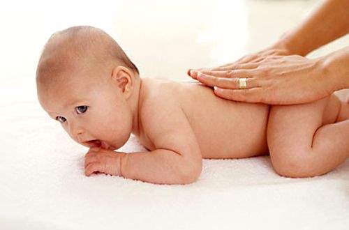 Bebeklere banyo sonrası masaj nasıl yapılır?