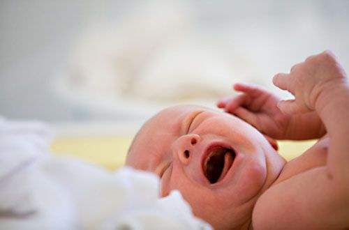 Çocuklarda darbenin etkisinin belirtileri nelerdir?