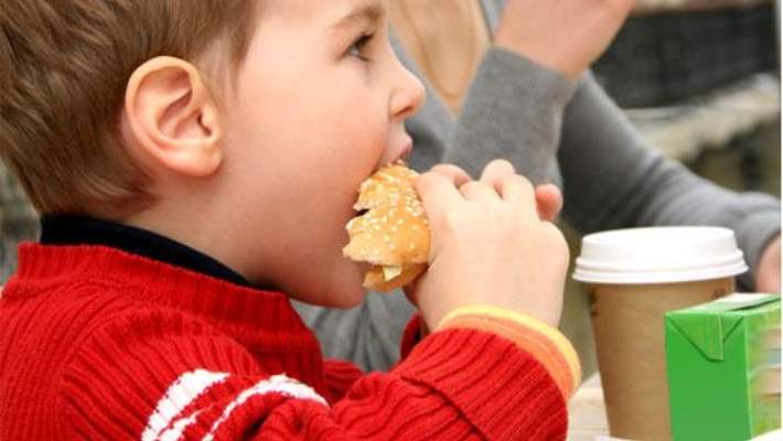 Fast Food Çocuklarda Astımı Artırıyor