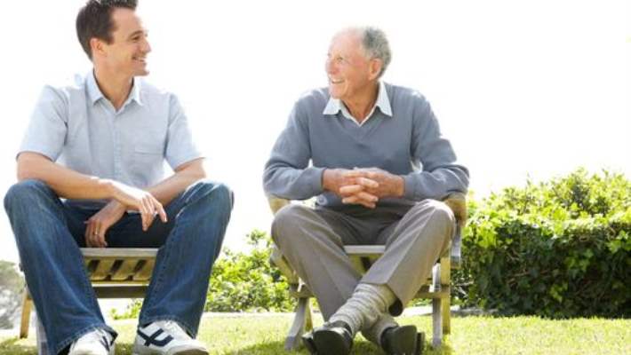 Bilinçsizce Gezinen Alzheimer Hastasıyla İlgilenme Yöntemleri