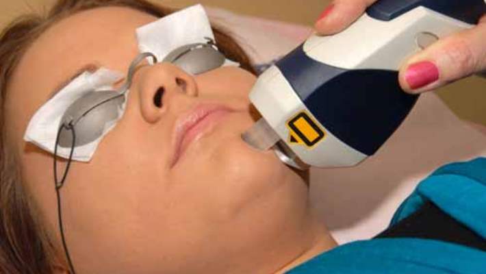 Cildin Genç Görünmesini Sağlamak İçin Basit Çözümler