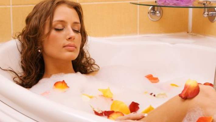 Pürüzsüz Ve Muhteşem Bir Cilt İçin Banyo Yağları