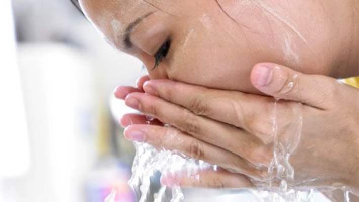 Pırıldayan Görünüm İçin Yüze Yönelik Cilt Bakımı