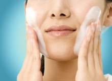 Yağlı Ciltlerde Parlaklığı Kontrol Etmek İçin Tavsiyeler Yağlı Ciltlerde Parlaklığı Kontrol Etmek İçin Tavsiyeler