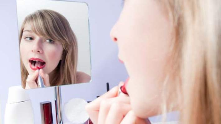 Dudaklarınıza Nasıl Bakım Yapabilirsiniz?