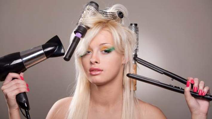 Saç Kurutma İşlemi Korkulan Zarara Yol Açmadan Yapılabilir