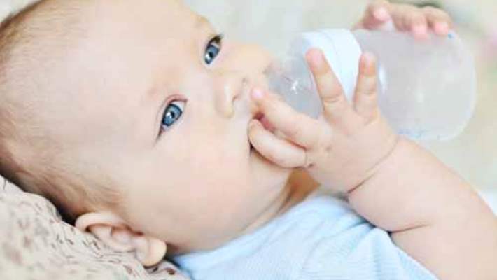 Bebek Biberonla Beslenirse Anne Memesinden Uzaklaşır Mı?
