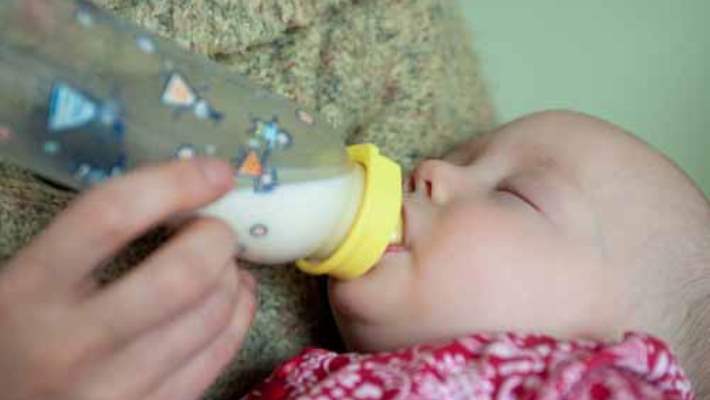 Ek Biberon Maması Bebekte Rahatsızlık Yaratır Mı?