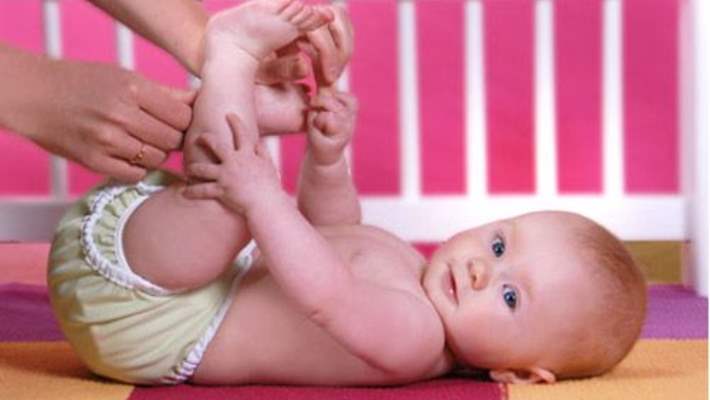 Kiz Bebeklerde Alt Degistirme Islemi Nasil Yapilir Hemen Saglik