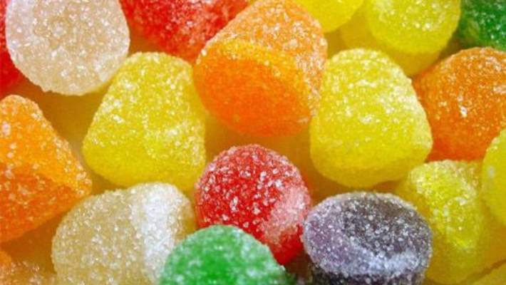 Bebeklere Şeker Yerine Meyve Mi Yedirilmeli?