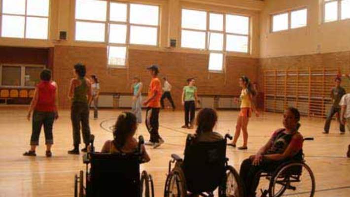 Akulu Tekerlekli Sandalye Kullanan Engellilere Egzersiz Onerisi Hemen Saglik