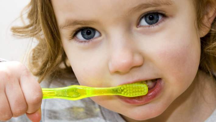 Çocuklar İçin Diş Fırçası Seçimi Nasıl Yapılmalı?