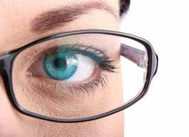 Gözlük ve lens miyobun ilerlemesini engeller mi?