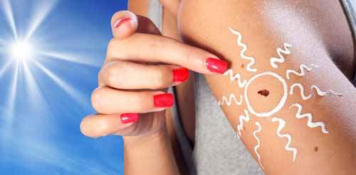 Melanomu Erkenden Tespit Etmek için Cildinizi Düzenli Olarak Kontrol Edin