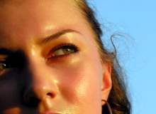 Genç Kadınlarda Sıcak Basması Genç Kadınlarda Sıcak Basması