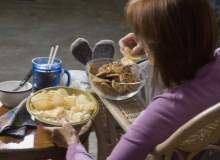 Ergenlerde Tıkanırcasına Yemek Yeme Sorunu Ergenlerde Tıkanırcasına Yemek Yeme Sorunu