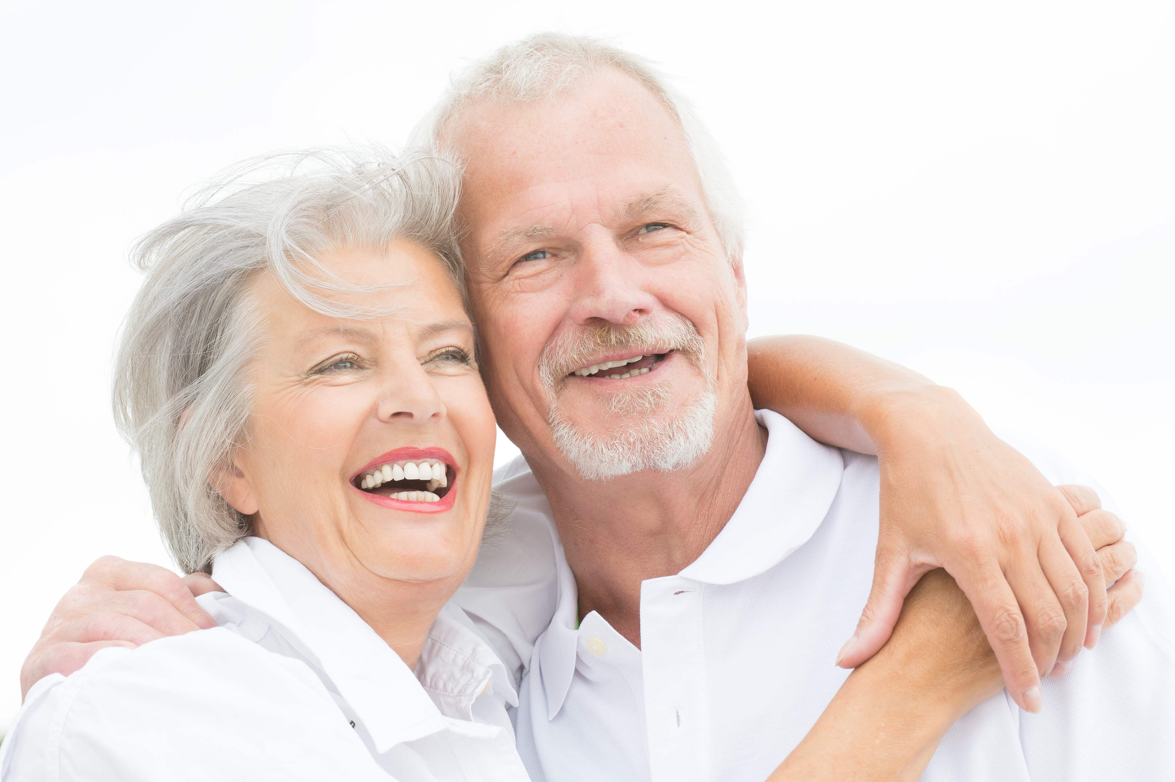 Пожилой возраст мужчина и женщина. Пожилые люди. Улыбки пожилых людей. Пожилые люди улыбаются. Пожилая женщина улыбается.