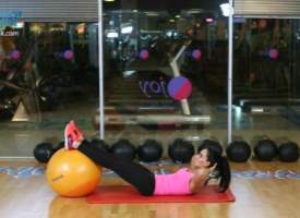 Karın ve kalçayı çalıştıracak kadınlara özel egzersiz programı